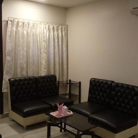 Continental Lodge Ingraj Bazar Esterno foto