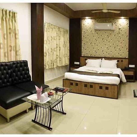 Continental Lodge Ingraj Bazar Esterno foto