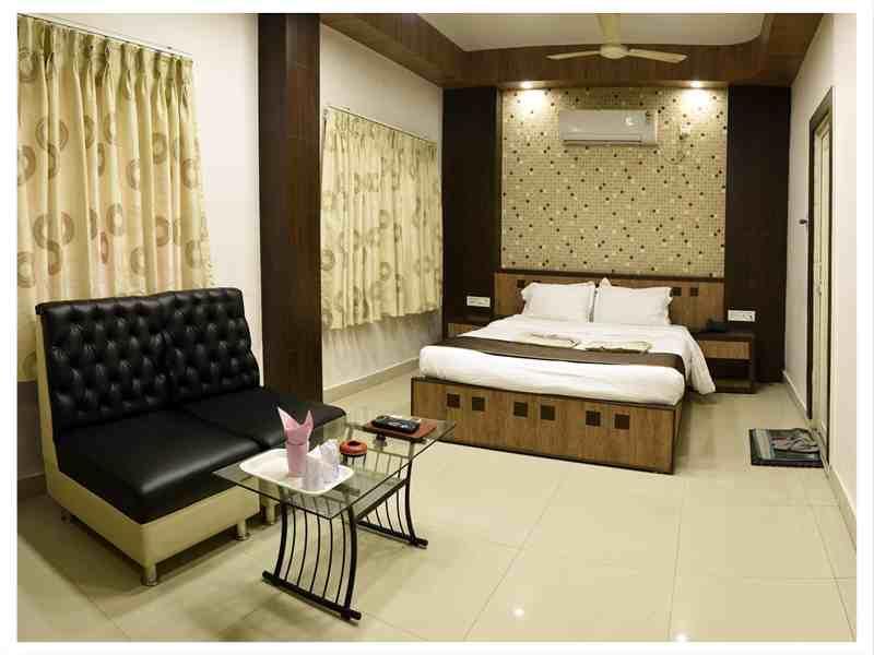 Continental Lodge Ingraj Bazar Esterno foto